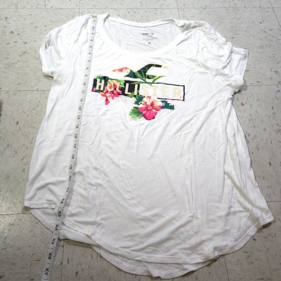 Hollister | White Floral Womens Graphic Tee - Picture 9 of 9